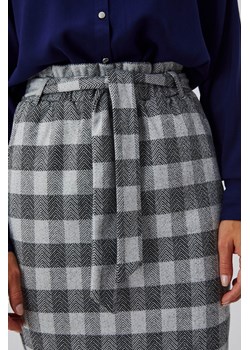 Ołówkowa spódnica z paskiem szara ze sklepu Moodo.pl w kategorii Spódnice - zdjęcie 126155675