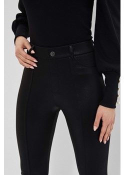 Błyszczące legginsy ze sklepu Moodo.pl w kategorii Spodnie damskie - zdjęcie 126239176