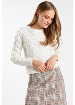 Sweter o ciekawym splocie ze sklepu MONNARI w kategorii Swetry damskie - zdjęcie 126491775