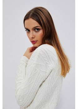 Sweter z ozdobnym splotem ze sklepu Moodo.pl w kategorii Swetry damskie - zdjęcie 126888126