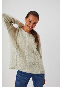 Sweter z ozdobnym splotem ze sklepu Moodo.pl w kategorii Swetry damskie - zdjęcie 127000679