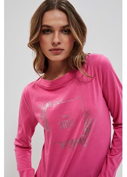 Bawełniana bluzka z napisem ze sklepu Moodo.pl w kategorii Bluzki damskie - zdjęcie 127215216