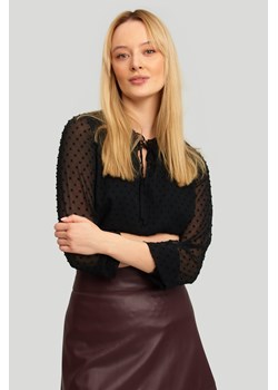 Czarna bluzka z dekoracyjną riuszką ze sklepu Greenpoint.pl w kategorii Bluzki damskie - zdjęcie 127378228
