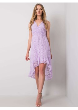 Jasnofioletowa koronkowa sukienka z falbaną