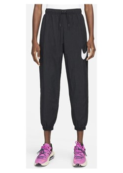 Damskie spodnie ze średnim stanem Nike Sportswear Essential - Czerń ze sklepu Nike poland w kategorii Spodnie damskie - zdjęcie 127618967