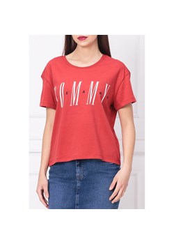 Tommy Jeans T-shirt TJW LAYER GRAPHIC | Regular Fit ze sklepu Gomez Fashion Store w kategorii Bluzki damskie - zdjęcie 127971568