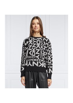 Wielokolorowy sweter damski DKNY w abstrakcyjnym wzorze 