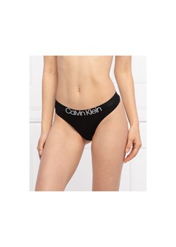 Calvin Klein Underwear Stringi ze sklepu Gomez Fashion Store w kategorii Majtki damskie - zdjęcie 128027289