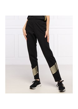 EA7 Spodnie dresowe | Regular Fit ze sklepu Gomez Fashion Store w kategorii Spodnie damskie - zdjęcie 128042266