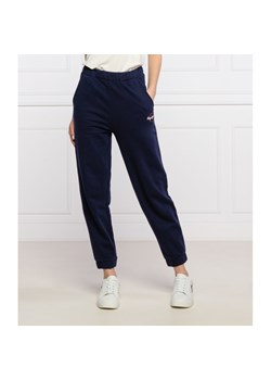 Pepe Jeans London Spodnie dresowe CHANTAL | Regular Fit ze sklepu Gomez Fashion Store w kategorii Spodnie damskie - zdjęcie 128076287