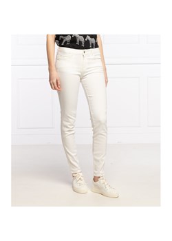 Białe jeansy damskie Guess w miejskim stylu 
