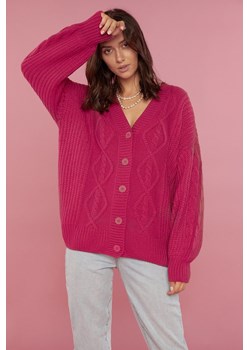 Sweter damski Femestage z dekoltem w literę v  ze sklepu MONNARI w kategorii Swetry damskie - zdjęcie 128276199