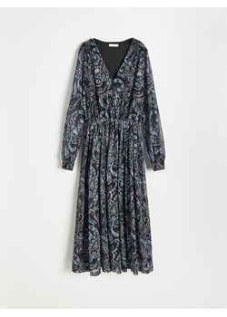 Sukienka Reserved trapezowa midi w abstrakcyjne wzory na co dzień z dekoltem w literę v 