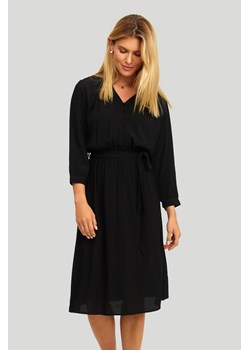 Wiskozowa sukienka podkreślająca talię, czarna ze sklepu Greenpoint.pl w kategorii Sukienki - zdjęcie 129198268