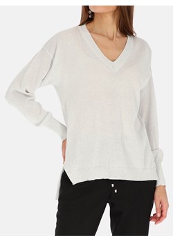 Biały sweter damski L'AF z dekoltem v 