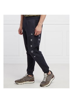 Tommy Hilfiger Spodnie dresowe | Regular Fit | regular waist ze sklepu Gomez Fashion Store w kategorii Spodnie męskie - zdjęcie 130049978