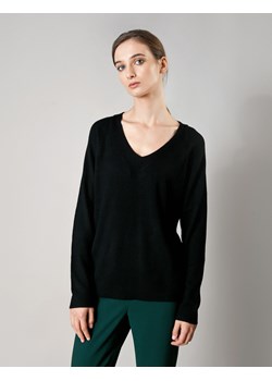 Czarny sweter z dzianiny z dekoltem w szpic ze sklepu Molton w kategorii Swetry damskie - zdjęcie 130217089