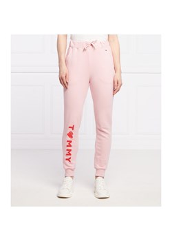 Tommy Hilfiger Spodnie dresowe | Regular Fit ze sklepu Gomez Fashion Store w kategorii Spodnie damskie - zdjęcie 130538255