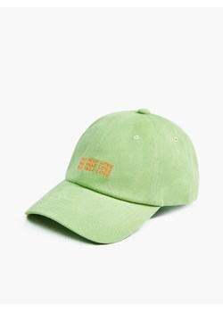 Cropp - Zielona czapka z daszkiem i haftem - Zielony ze sklepu Cropp w kategorii Czapki z daszkiem damskie - zdjęcie 130725927