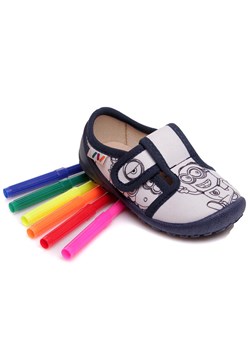 Kapcie, buty dziecięce do kolorowania - WEESTEP R107850009, granatowe w Minionki ze sklepu ulubioneobuwie w kategorii Kapcie dziecięce - zdjęcie 131347287