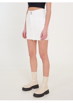 GATE Dżinsowa mini spódniczka damska z surowym obszyciem 34 ze sklepu gateshop w kategorii Spódnice - zdjęcie 131891698