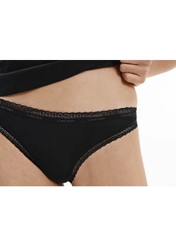 Stringi Calvin Klein ze sklepu Darbut w kategorii Majtki damskie - zdjęcie 132148205