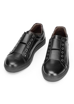 Damskie sneakersy skórzane na gumkę czarne ze sklepu WITTCHEN w kategorii Trampki damskie - zdjęcie 132430447