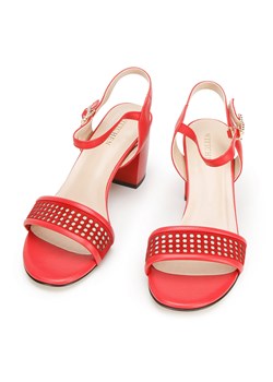Damskie sandały zamszowe na słupku ażurowe czerwone ze sklepu WITTCHEN w kategorii Sandały damskie - zdjęcie 132430468