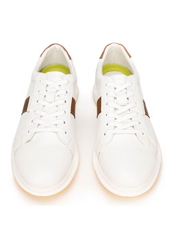 Męskie sneakersy skórzane na gumowej podeszwie biało-brązowe ze sklepu WITTCHEN w kategorii Buty sportowe męskie - zdjęcie 132433458