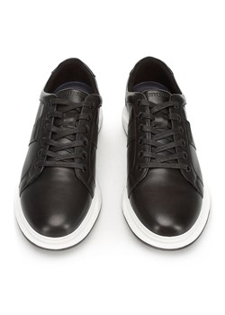 Męskie sneakersy skórzane na gumowej podeszwie czarne ze sklepu WITTCHEN w kategorii Trampki męskie - zdjęcie 132433459
