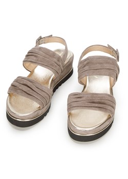 Damskie sandały z marszczonego zamszu beżowe ze sklepu WITTCHEN w kategorii Sandały damskie - zdjęcie 132438855