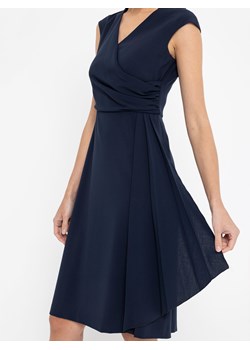 Granatowa sukienka z kopertową górą Deni Cler Milano ze sklepu Eye For Fashion w kategorii Sukienki - zdjęcie 132957869
