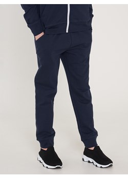 GATE Klasyczne spodnie dresowe basic z kontrastowymi sznurowadłami dla chłopców 8Y ze sklepu gateshop w kategorii Spodnie chłopięce - zdjęcie 133310945
