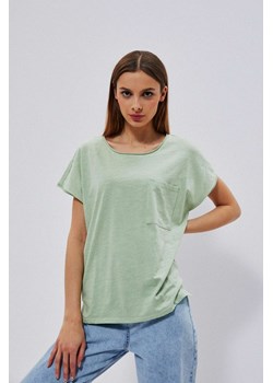Bawełniany t-shirt z kieszonką ze sklepu Moodo.pl w kategorii Bluzki damskie - zdjęcie 133400607