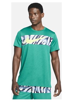 Męska koszulka treningowa Nike Dri-FIT Sport Clash - Zieleń ze sklepu Nike poland w kategorii T-shirty męskie - zdjęcie 134085866