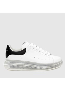 ALEXANDER MCQUEEN - Białe sneakersy męskie z przezroczystą podeszwą ze sklepu outfit.pl w kategorii Buty sportowe męskie - zdjęcie 134091638