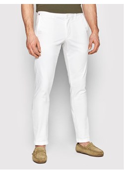 Tommy Hilfiger Chinosy Bleecker MW0MW13846 Biały Slim Fit ze sklepu MODIVO w kategorii Spodnie męskie - zdjęcie 134306735