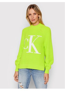 Calvin Klein Jeans Sweter J20J216595 Zielony Relaxed Fit ze sklepu MODIVO w kategorii Swetry damskie - zdjęcie 134312516