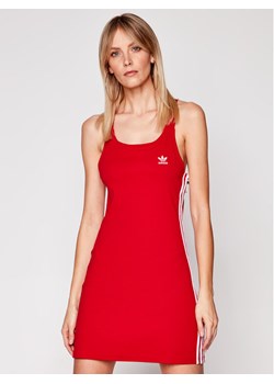 adidas Sukienka codzienna Racer B GN2879 Czerwony Slim Fit ze sklepu MODIVO w kategorii Sukienki - zdjęcie 134332317