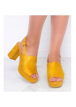 Musztardowe sandały na słupku Chikie żółte ze sklepu ButyModne.pl w kategorii Sandały damskie - zdjęcie 134783546