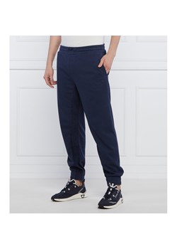 GUESS ACTIVE Spodnie dresowe MITCHELL | Regular Fit ze sklepu Gomez Fashion Store w kategorii Spodnie męskie - zdjęcie 134833559