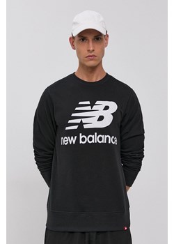New Balance Bluza MT03560BK męska kolor czarny z nadrukiem ze sklepu ANSWEAR.com w kategorii Bluzy męskie - zdjęcie 135002238
