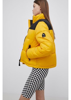 Superdry kurtka damska kolor żółty zimowa ze sklepu ANSWEAR.com w kategorii Kurtki damskie - zdjęcie 135005829