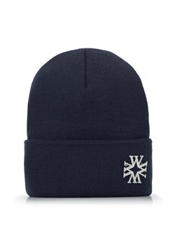 Damska czapka z broszką z literą „W” granatowa ze sklepu WITTCHEN w kategorii Czapki zimowe damskie - zdjęcie 135116479
