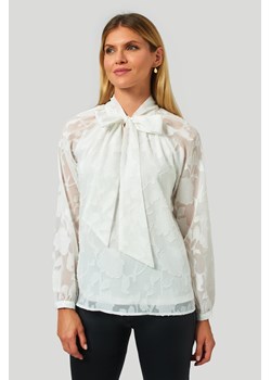 Elegancka, biała bluzka z ozdobnym wiązaniem przy dekolcie ze sklepu Greenpoint.pl w kategorii Bluzki damskie - zdjęcie 135155526