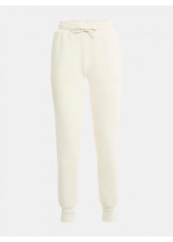 Damskie spodnie dresowe GUESS ALLIE SCUBA CUFF PANTS - białe ze sklepu Sportstylestory.com w kategorii Spodnie damskie - zdjęcie 135203407