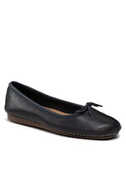 Baleriny CLARKS - Freckle Ice 203529324 Navy Leather ze sklepu eobuwie.pl w kategorii Balerinki - zdjęcie 135480416