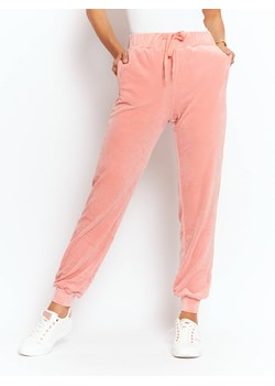 Różowe spodnie z weluru ze sklepu Yups w kategorii Spodnie damskie - zdjęcie 136095997