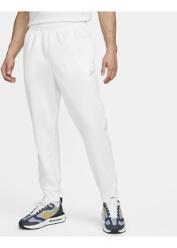 Joggery męskie Nike Sportswear - Biel ze sklepu Nike poland w kategorii Spodnie męskie - zdjęcie 136231458