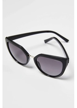 Okulary przeciwsłoneczne z oprawkami o kocim kształcie czarne ze sklepu Moodo.pl w kategorii Okulary przeciwsłoneczne damskie - zdjęcie 136256745